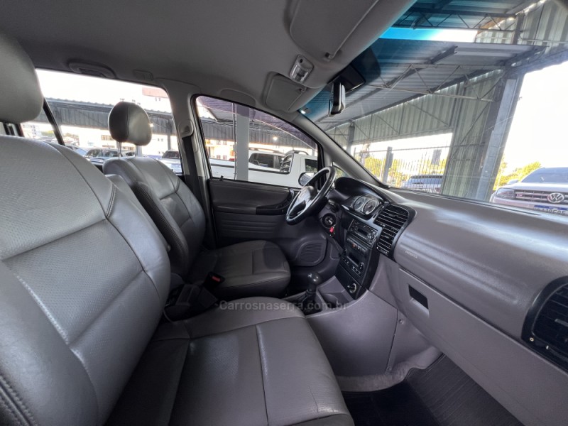 ZAFIRA 2.0 MPFI ELITE 8V FLEX 4P MANUAL - 2012 - BOM PRINCíPIO