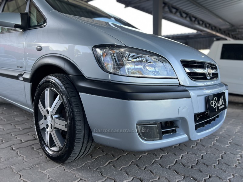 ZAFIRA 2.0 MPFI ELITE 8V FLEX 4P MANUAL - 2012 - BOM PRINCíPIO