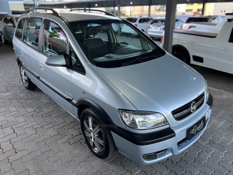 ZAFIRA 2.0 MPFI ELITE 8V FLEX 4P MANUAL - 2012 - BOM PRINCíPIO