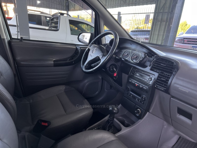 ZAFIRA 2.0 MPFI ELITE 8V FLEX 4P MANUAL - 2012 - BOM PRINCíPIO