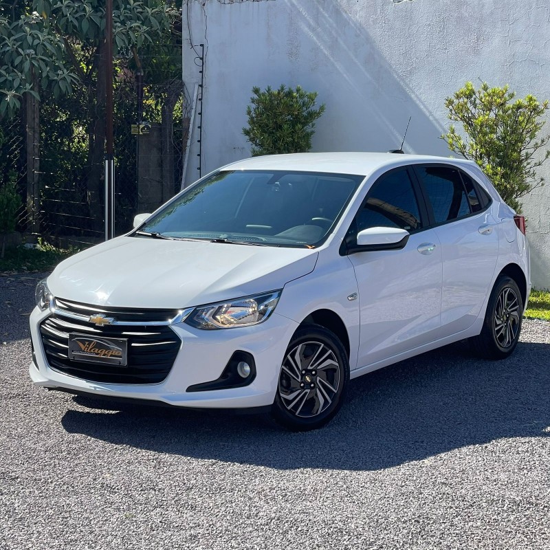 CHEVROLET - ONIX - 2024/2025 - Branca - R$ 76.900,00
