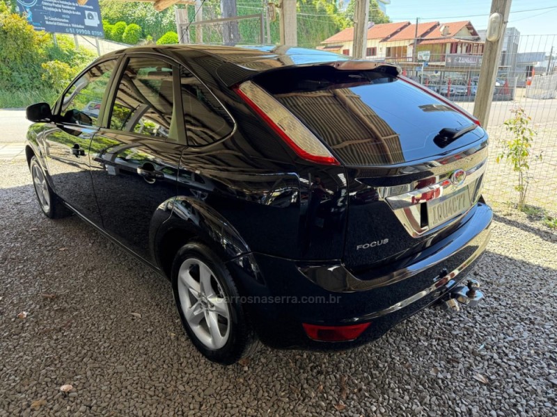 FOCUS 2.0 GLX 16V FLEX 4P MANUAL - 2010 - FARROUPILHA