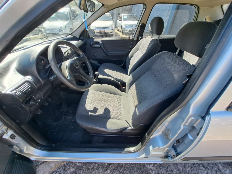 CORSA 1.6 MPFI CLASSIC SEDAN 8V GASOLINA 4P MANUAL - 2006 - FARROUPILHA