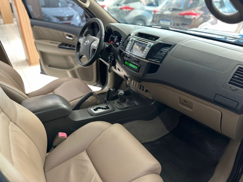 HILUX SW4 3.0 SRV 4X4 CD 16V TURBO INTERCOOLER DIESEL 4P AUTOMÁTICO - 2012 - CAXIAS DO SUL