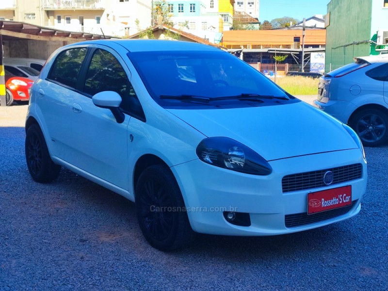 PUNTO 1.4 ATTRACTIVE ITALIA 8V FLEX 4P MANUAL - 2012 - FARROUPILHA