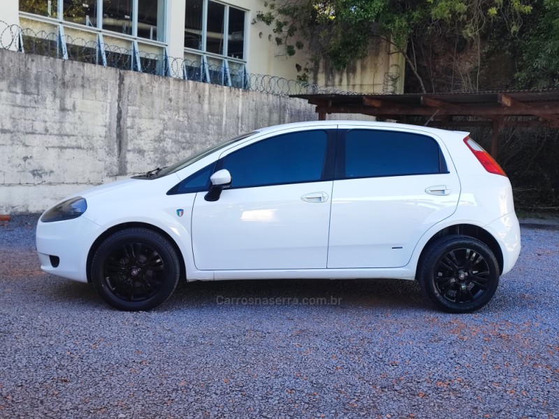 PUNTO 1.4 ATTRACTIVE ITALIA 8V FLEX 4P MANUAL - 2012 - FARROUPILHA