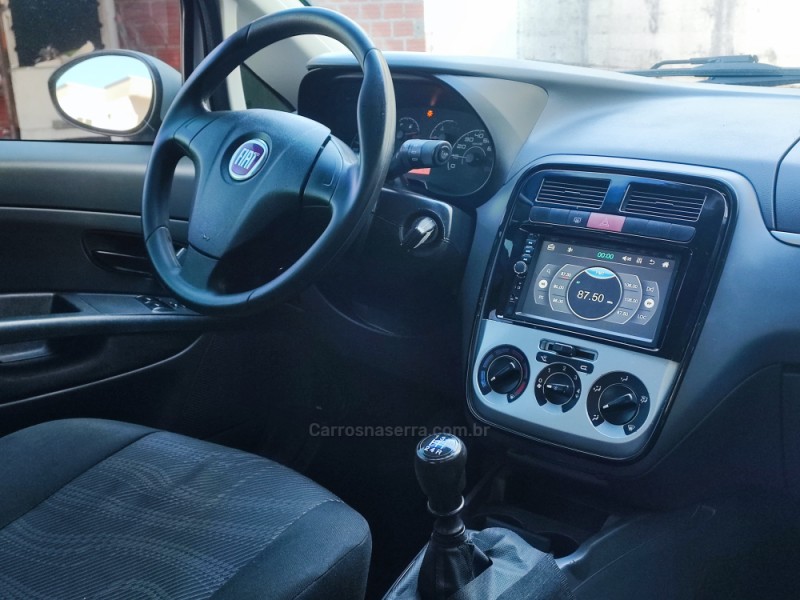 PUNTO 1.4 ATTRACTIVE ITALIA 8V FLEX 4P MANUAL - 2012 - FARROUPILHA