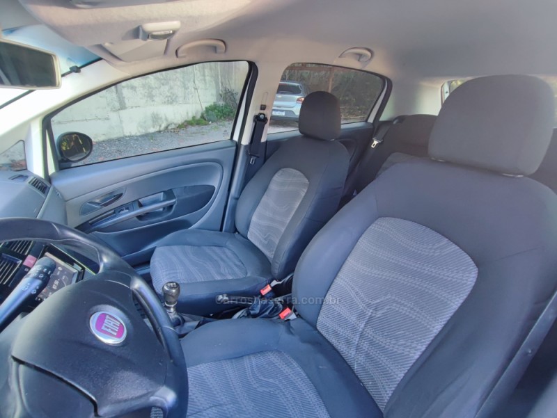 PUNTO 1.4 ATTRACTIVE ITALIA 8V FLEX 4P MANUAL - 2012 - FARROUPILHA