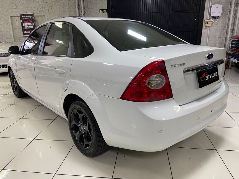 FOCUS 2.0 TITANIUM SEDAN 16V FLEX 4P AUTOMÁTICO - 2013 - ESTâNCIA VELHA