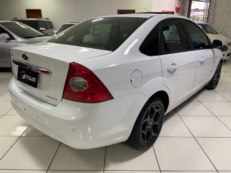 FOCUS 2.0 TITANIUM SEDAN 16V FLEX 4P AUTOMÁTICO - 2013 - ESTâNCIA VELHA