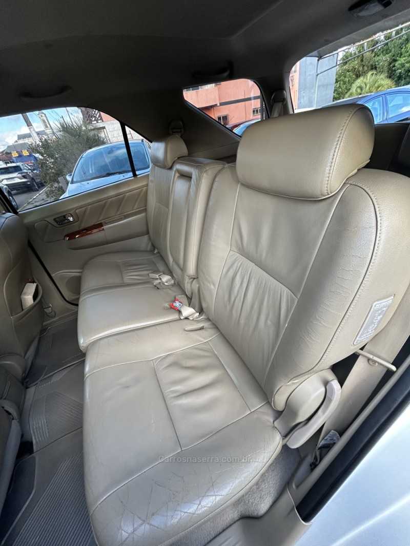 HILUX SW4 3.0 SRV 4X4 7 LUGARES 16V TURBO INTERCOOLER DIESEL 4P AUTOMÁTICO - 2011 - CAMBARá DO SUL