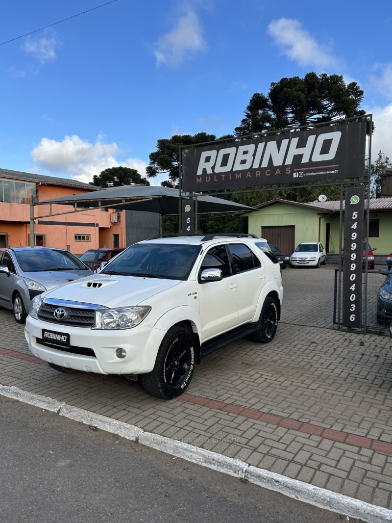 HILUX SW4 3.0 SRV 4X4 7 LUGARES 16V TURBO INTERCOOLER DIESEL 4P AUTOMÁTICO - 2011 - CAMBARá DO SUL