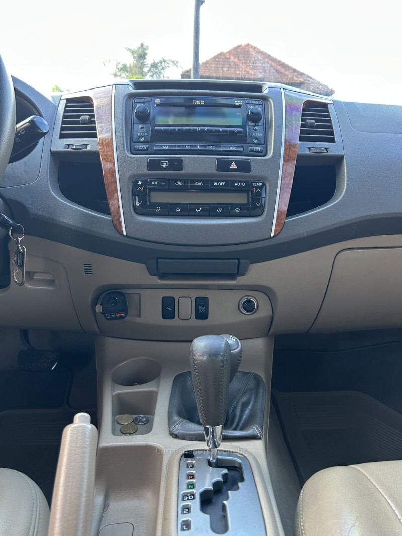 HILUX SW4 3.0 SRV 4X4 7 LUGARES 16V TURBO INTERCOOLER DIESEL 4P AUTOMÁTICO - 2011 - CAMBARá DO SUL