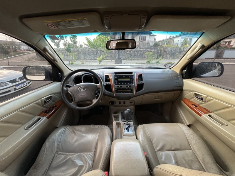 HILUX SW4 3.0 SRV 4X4 7 LUGARES 16V TURBO INTERCOOLER DIESEL 4P AUTOMÁTICO - 2011 - CAMBARá DO SUL