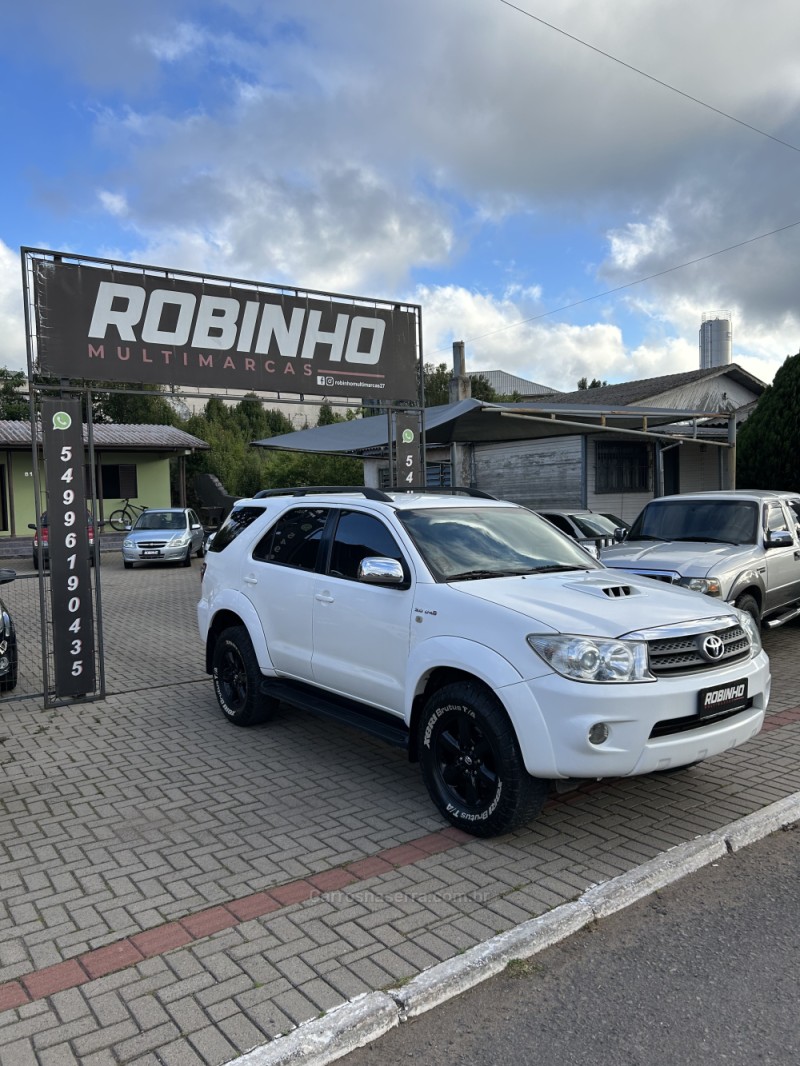 HILUX SW4 3.0 SRV 4X4 7 LUGARES 16V TURBO INTERCOOLER DIESEL 4P AUTOMÁTICO - 2011 - CAMBARá DO SUL