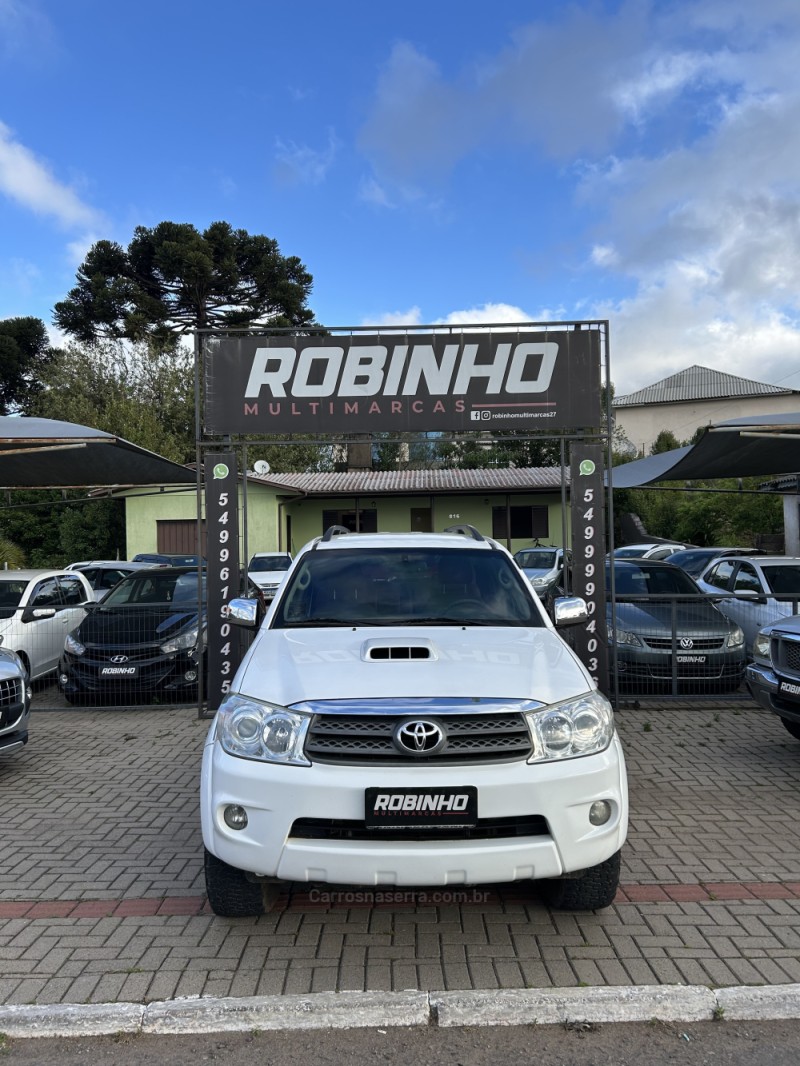HILUX SW4 3.0 SRV 4X4 7 LUGARES 16V TURBO INTERCOOLER DIESEL 4P AUTOMÁTICO