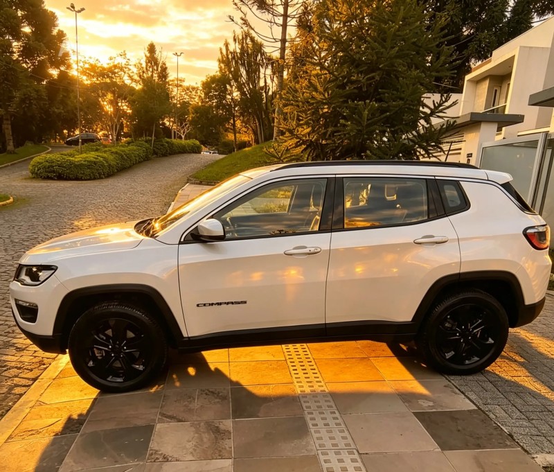 COMPASS 2.0 16V DIESEL LONGITUDE 4X4 AUTOMÁTICO - 2018 - FARROUPILHA