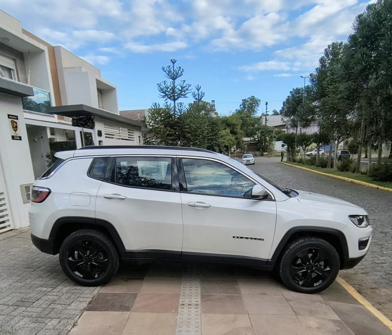 COMPASS 2.0 16V DIESEL LONGITUDE 4X4 AUTOMÁTICO - 2018 - FARROUPILHA