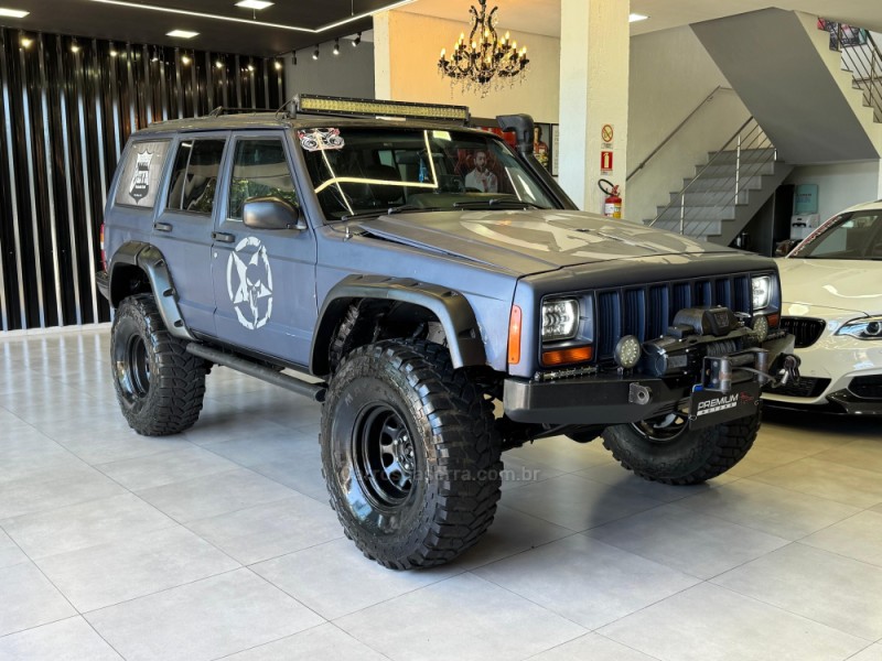 cherokee 4.0 sport 4x4 6i 12v gasolina 4p automatico 1998 dois irmaos