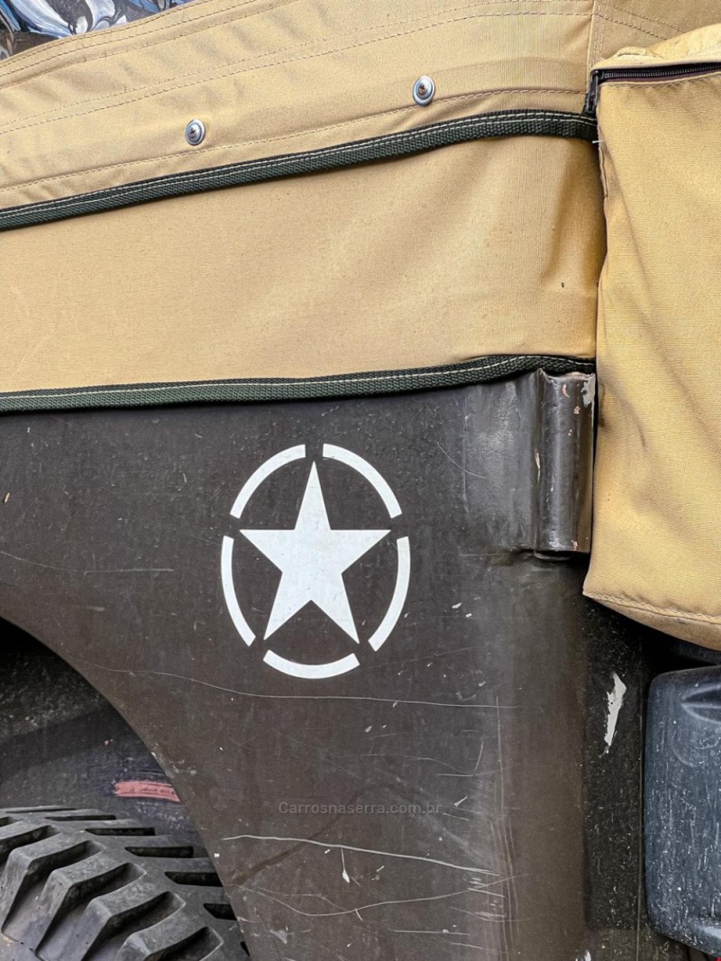 JEEP  - 1943 - CANELA