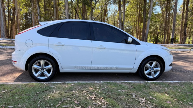 FOCUS 1.6 GLX 16V FLEX 4P MANUAL - 2011 - GUAPORé
