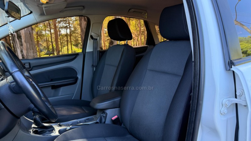 FOCUS 1.6 GLX 16V FLEX 4P MANUAL - 2011 - GUAPORé