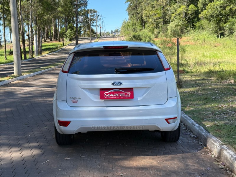 FOCUS 1.6 GLX 16V FLEX 4P MANUAL - 2011 - GUAPORé