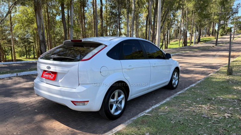 FOCUS 1.6 GLX 16V FLEX 4P MANUAL - 2011 - GUAPORé