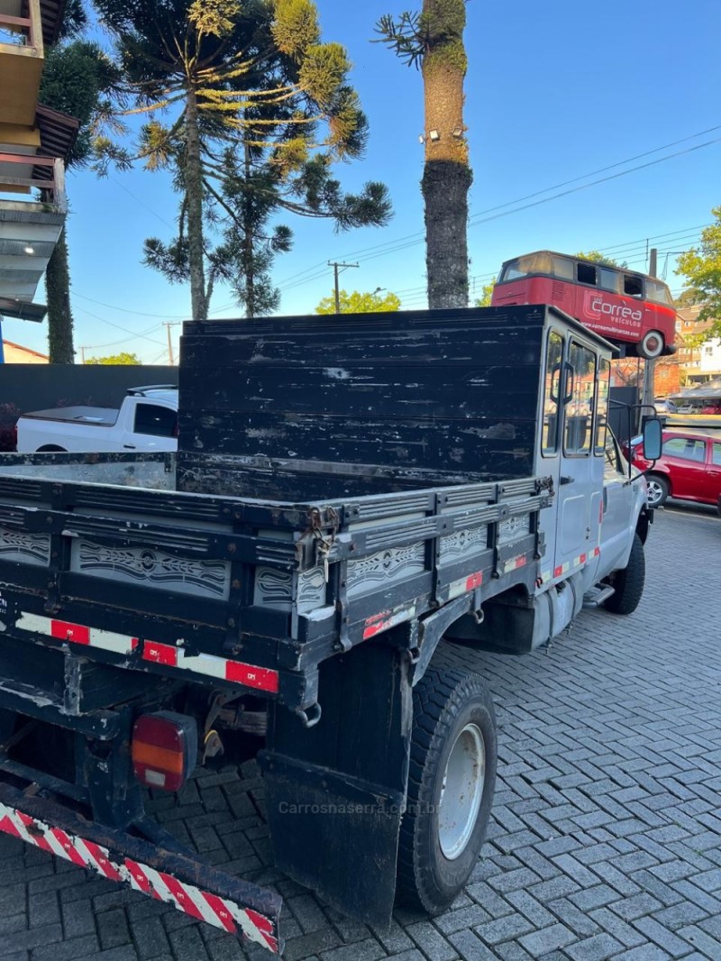 F-4000 TURBO (CUMMINS) 4X4 - 2011 - CANELA