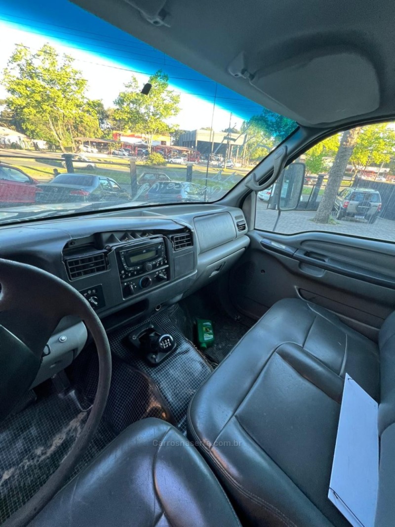 F-4000 TURBO (CUMMINS) 4X4 - 2011 - CANELA