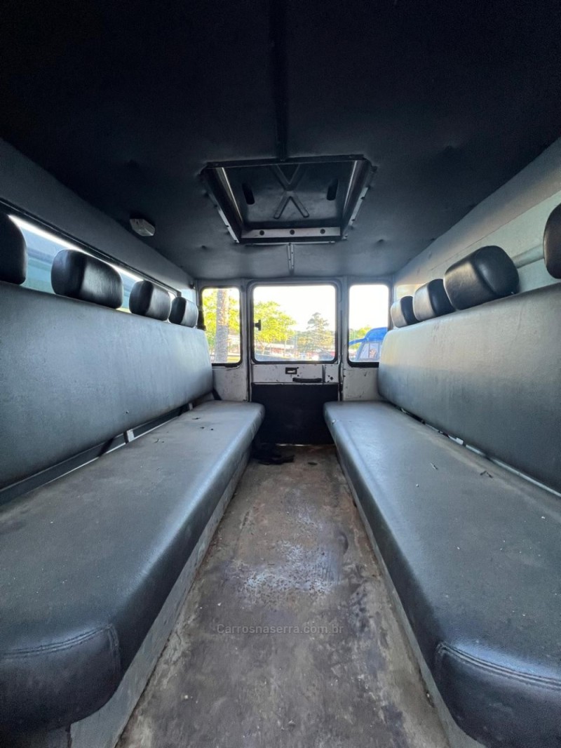 F-4000 TURBO (CUMMINS) 4X4 - 2011 - CANELA