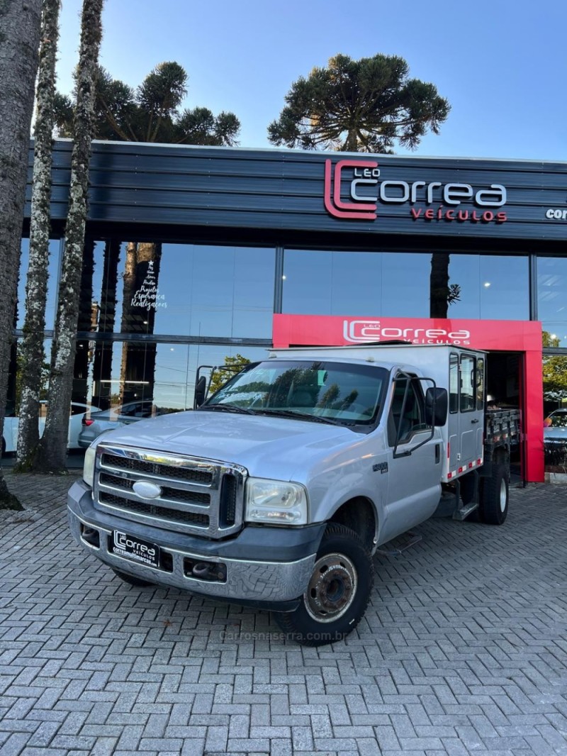 F-4000 TURBO (CUMMINS) 4X4 - 2011 - CANELA