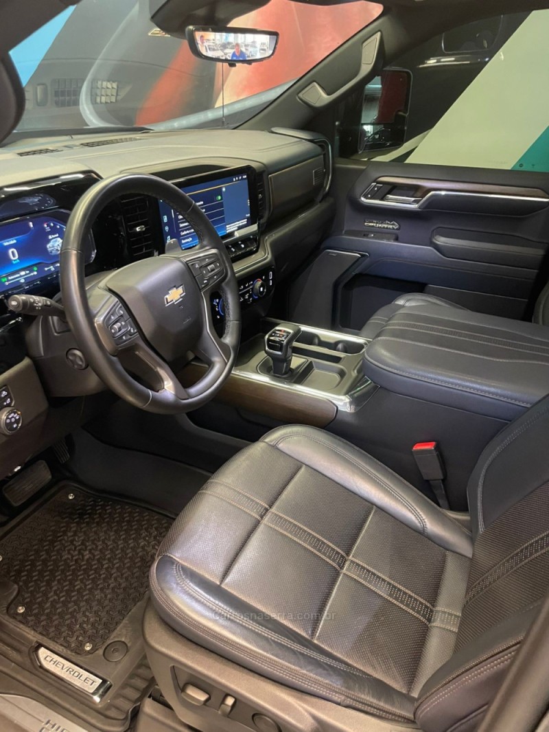 SILVERADO 5.3 1500 HIGH 4X4 COUNTRY GASOLINA 4X4 AUTOMÁTICO - 2024 - NOVO HAMBURGO