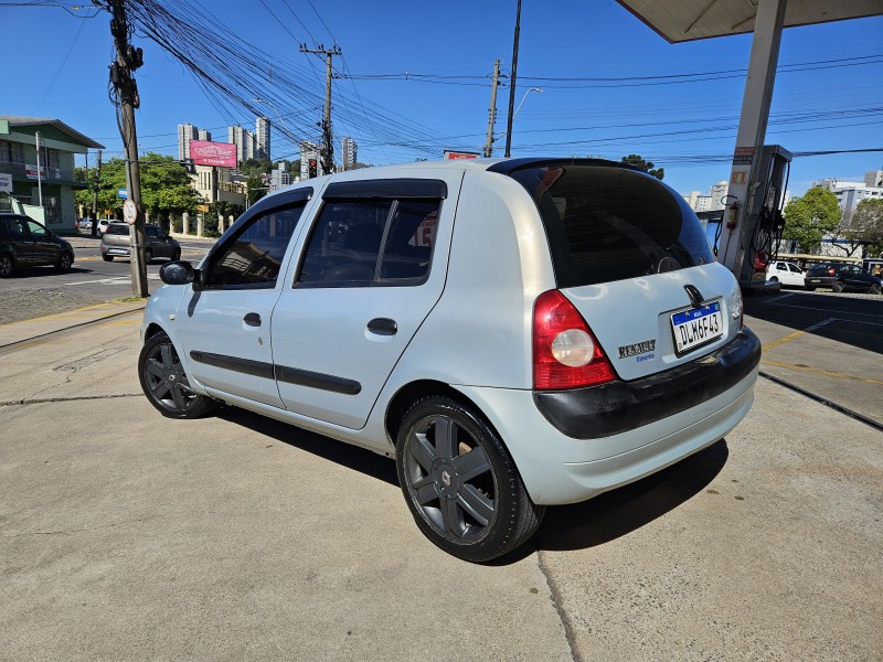 CLIO 1.0 AUTHENTIQUE 8V GASOLINA 4P MANUAL - 2003 - CAXIAS DO SUL