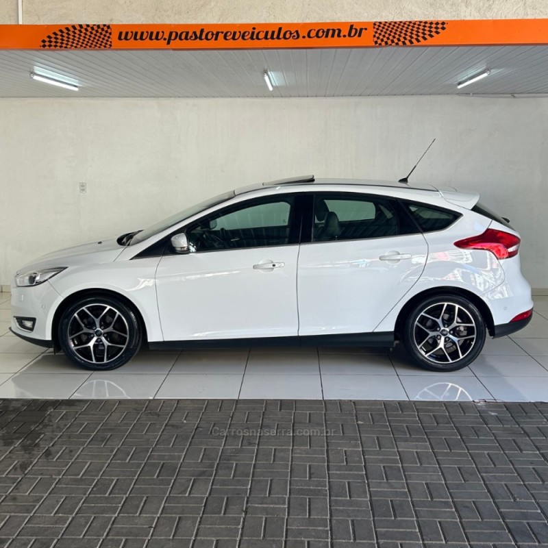FOCUS 2.0 TITANIUM PLUS HATCH 16V FLEX 4P AUTO - 2016 - VACARIA