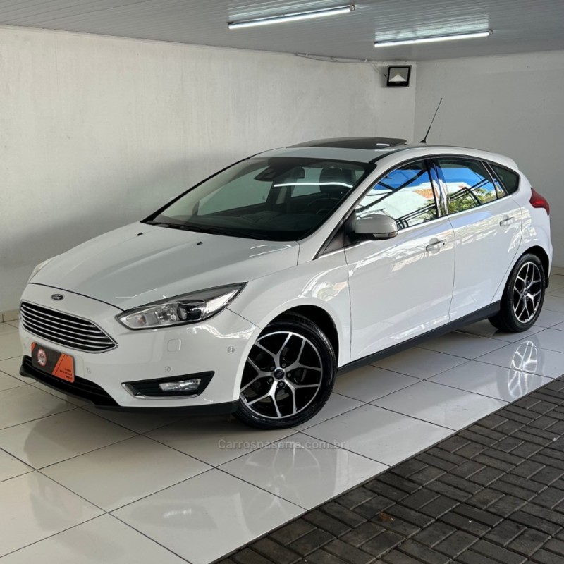 focus 2.0 titanium plus hatch 16v flex 4p auto 2016 vacaria