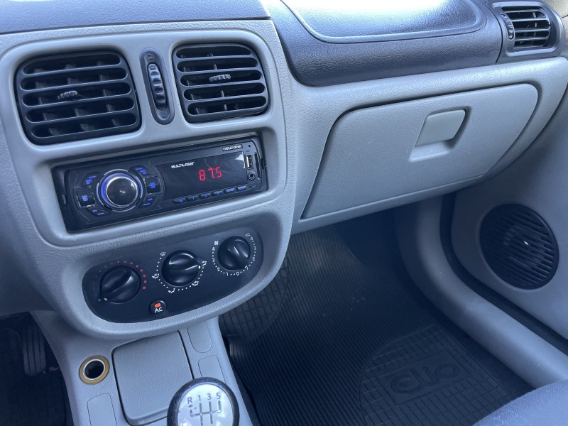 CLIO 1.0 AUTHENTIQUE 16V GASOLINA 4P MANUAL - 2005 - CAXIAS DO SUL
