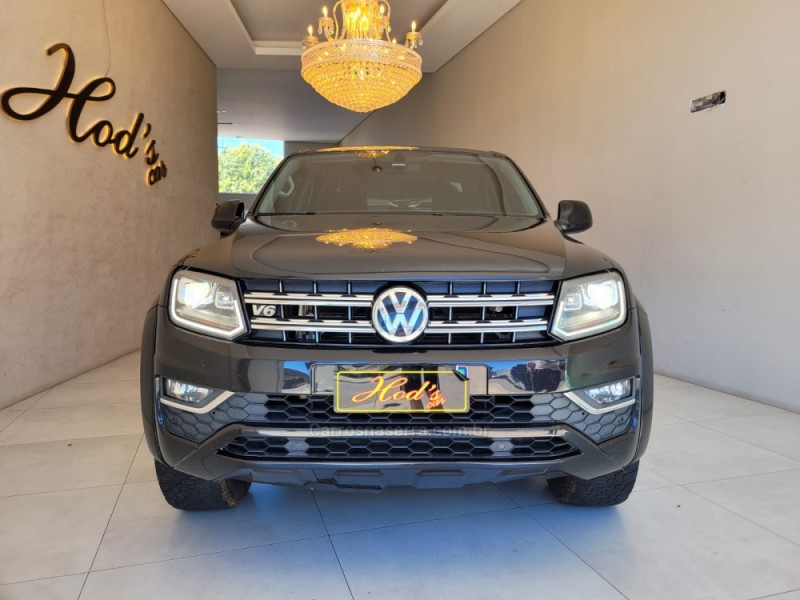 AMAROK 3.0 V6 TDI HIGHLINE CD DIESEL 4MOTION AUTOMÁTICO - 2018 - CANELA