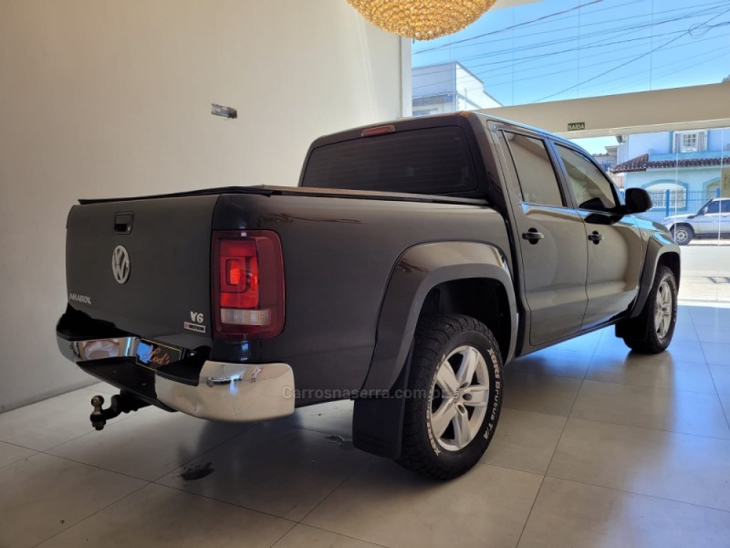 AMAROK 3.0 V6 TDI HIGHLINE CD DIESEL 4MOTION AUTOMÁTICO - 2018 - CANELA