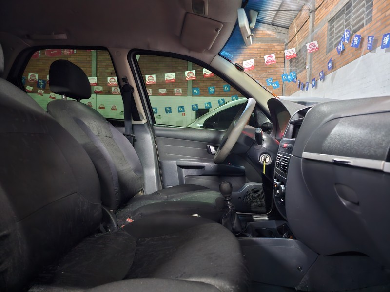 PALIO 1.8 MPI HLX WEEKEND 8V FLEX 4P MANUAL - 2006 - CAXIAS DO SUL