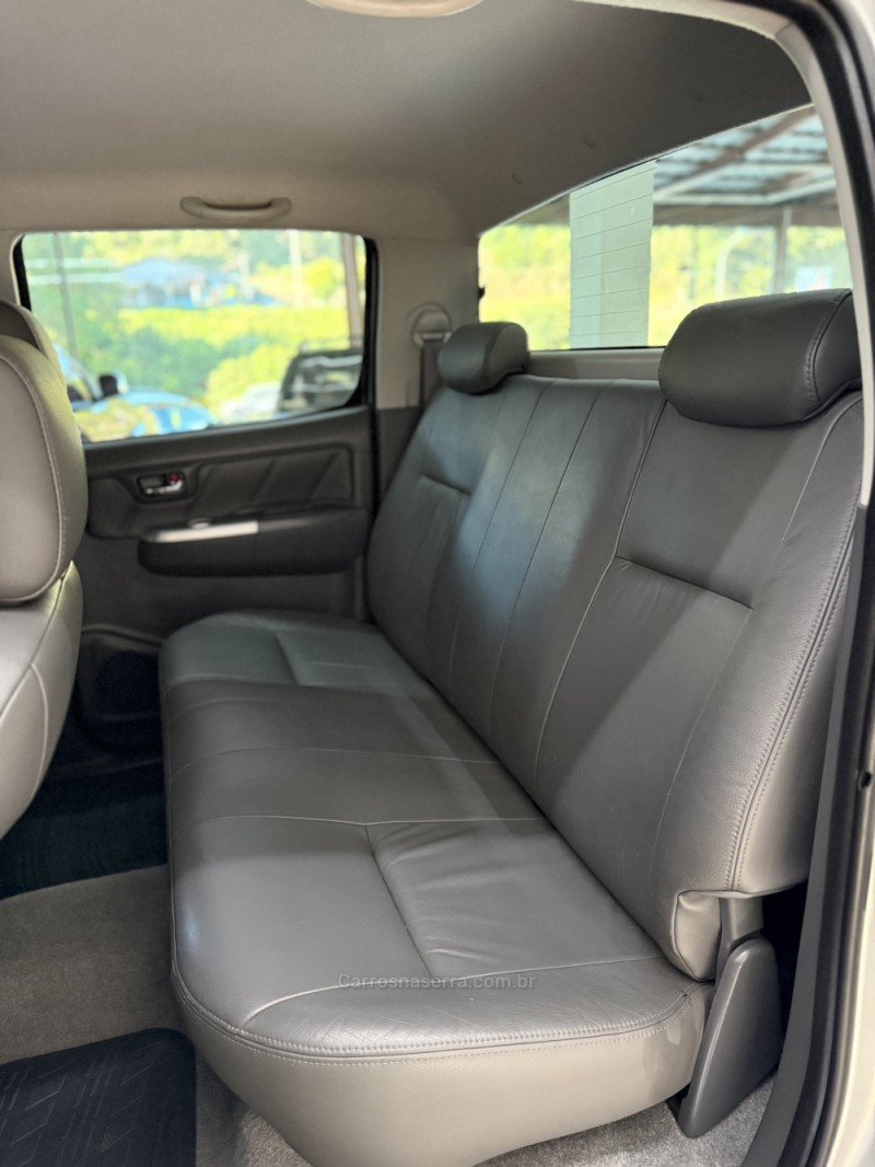 HILUX 3.0 SRV 4X4 CD 16V TURBO DIESEL 4P MANUAL - 2012 - FARROUPILHA