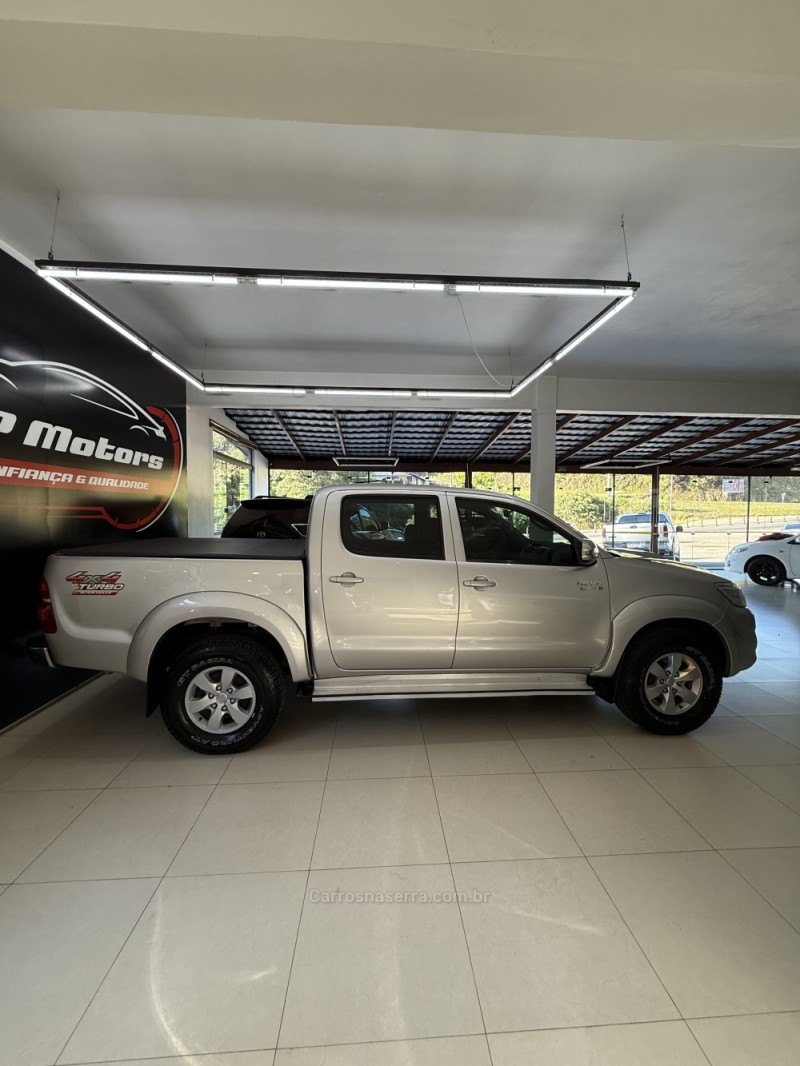 HILUX 3.0 SRV 4X4 CD 16V TURBO DIESEL 4P MANUAL - 2012 - FARROUPILHA