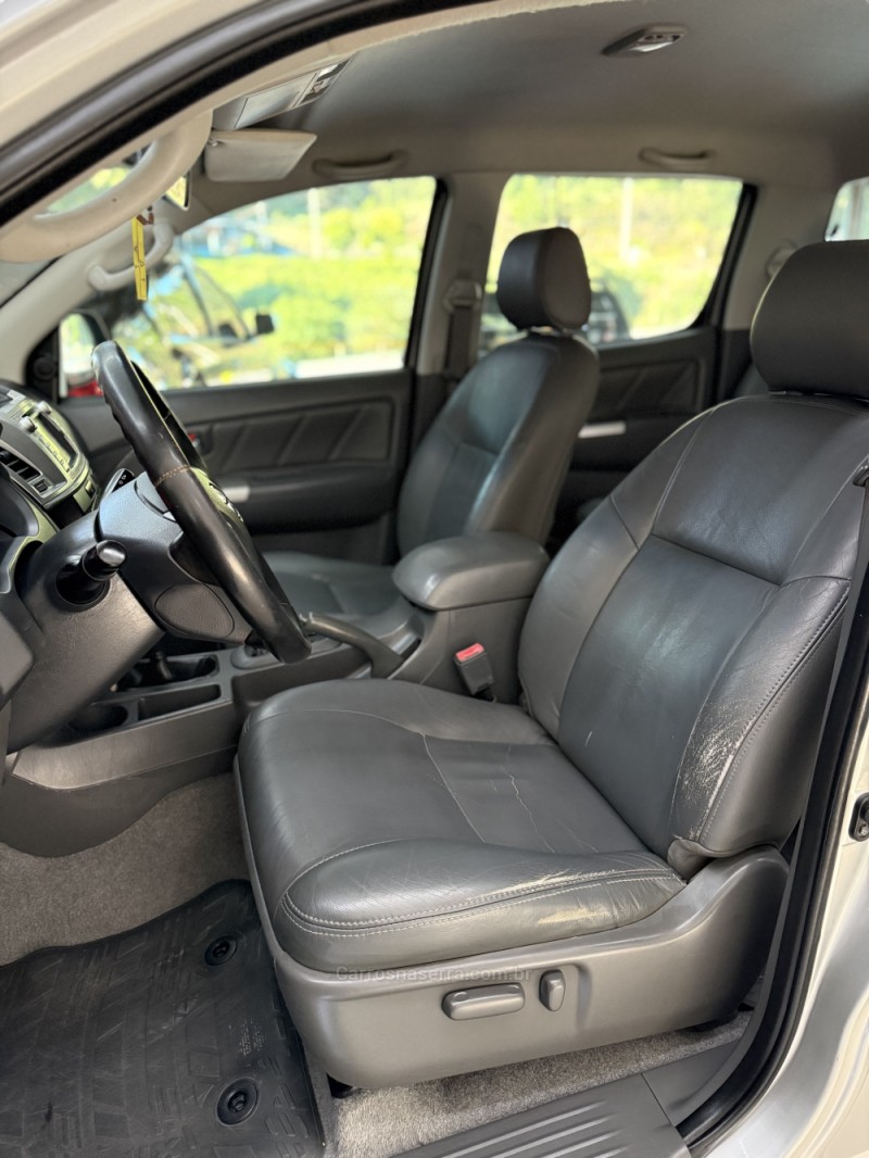 HILUX 3.0 SRV 4X4 CD 16V TURBO DIESEL 4P MANUAL - 2012 - FARROUPILHA