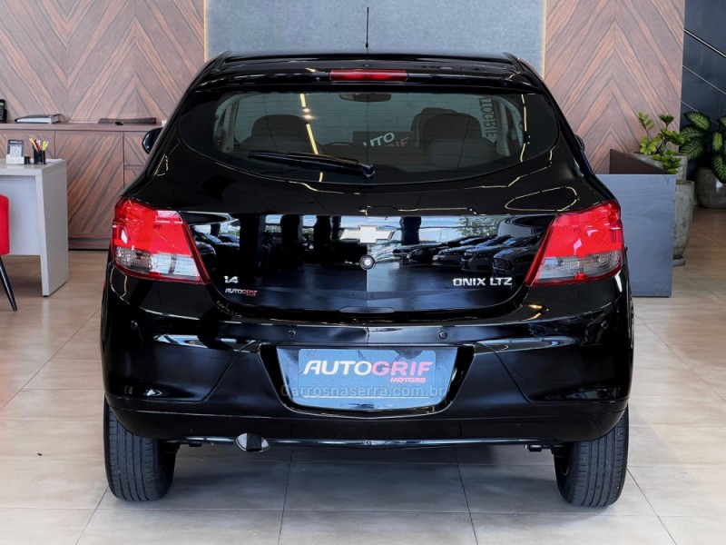 ONIX 1.4 MPFI LTZ 8V FLEX 4P MANUAL - 2016 - CAMPO BOM