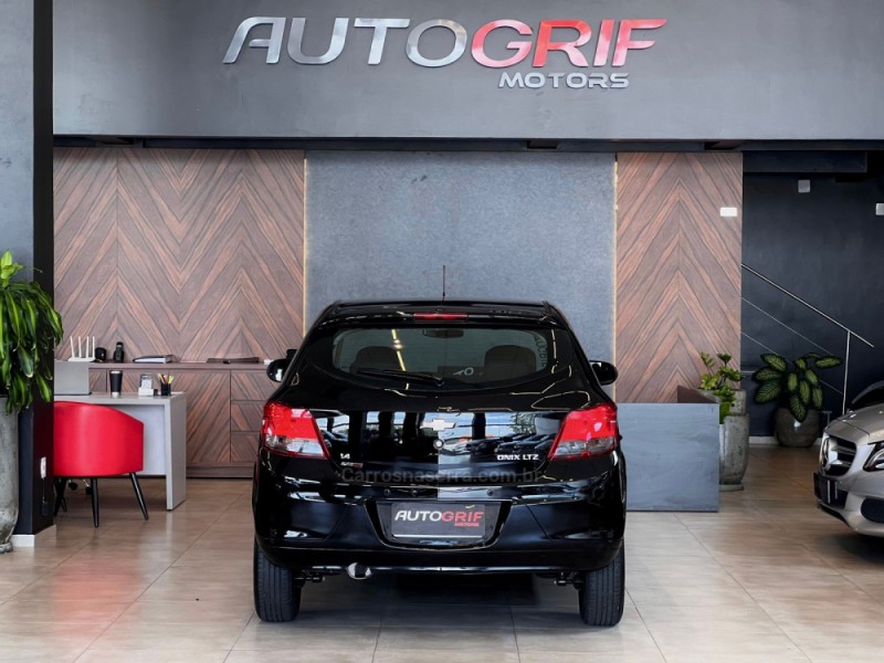 ONIX 1.4 MPFI LTZ 8V FLEX 4P MANUAL - 2016 - CAMPO BOM