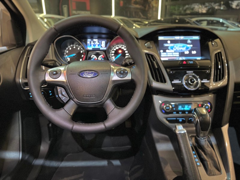 FOCUS 2.0 TITANIUM SEDAN 16V FLEX 4P AUTOMÁTICO - 2015 - NOVO HAMBURGO
