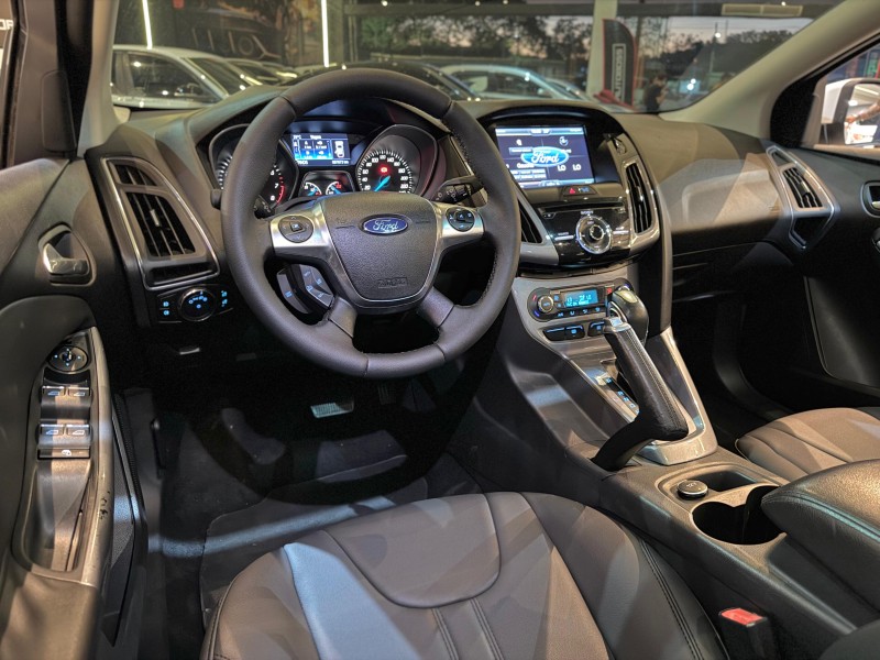 FOCUS 2.0 TITANIUM SEDAN 16V FLEX 4P AUTOMÁTICO - 2015 - NOVO HAMBURGO