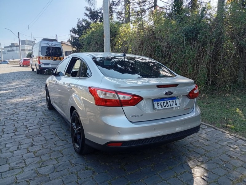 FOCUS 2.0 TITANIUM SEDAN 16V FLEX 4P AUTOMÁTICO - 2015 - FARROUPILHA