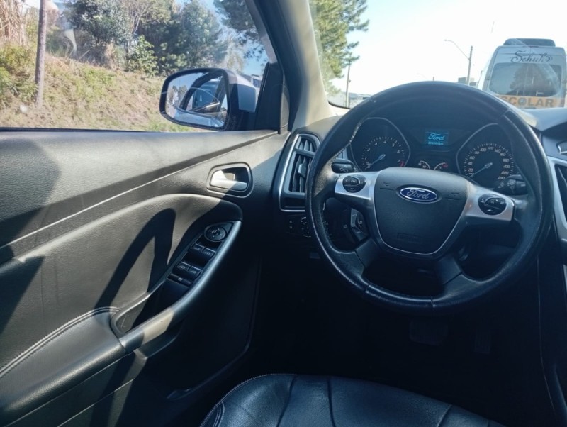 FOCUS 2.0 TITANIUM SEDAN 16V FLEX 4P AUTOMÁTICO - 2015 - FARROUPILHA