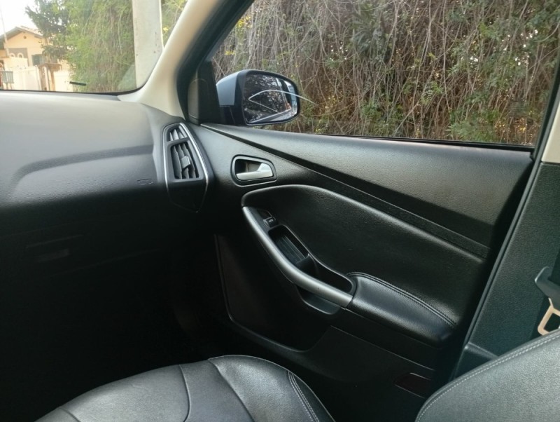 FOCUS 2.0 TITANIUM SEDAN 16V FLEX 4P AUTOMÁTICO - 2015 - FARROUPILHA